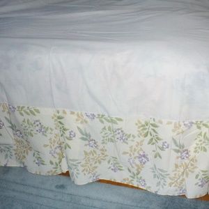 Martex Queen bedskirt, new (#EV701)